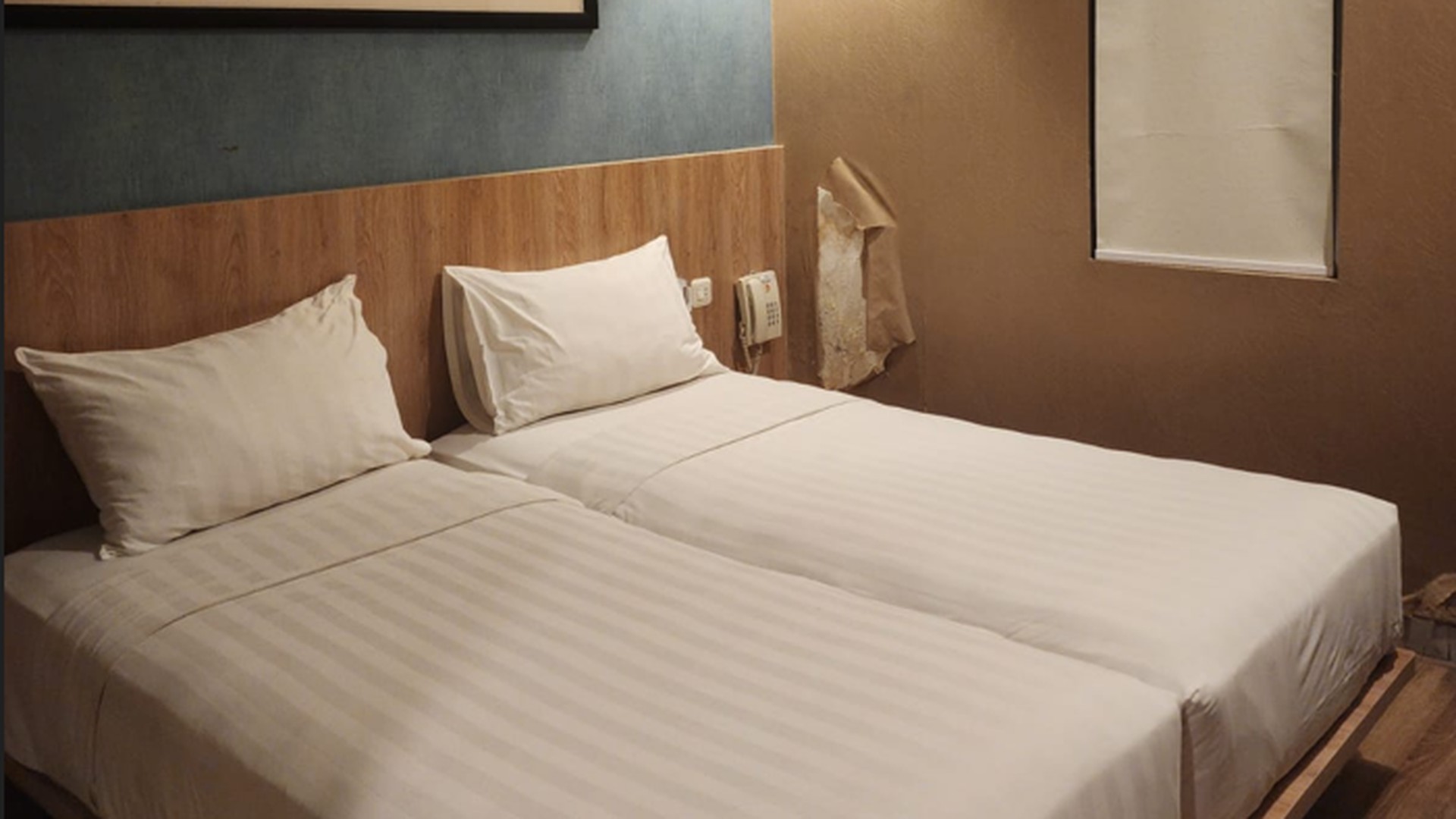Room Superior Twins The Luxe Ahmad Yani
