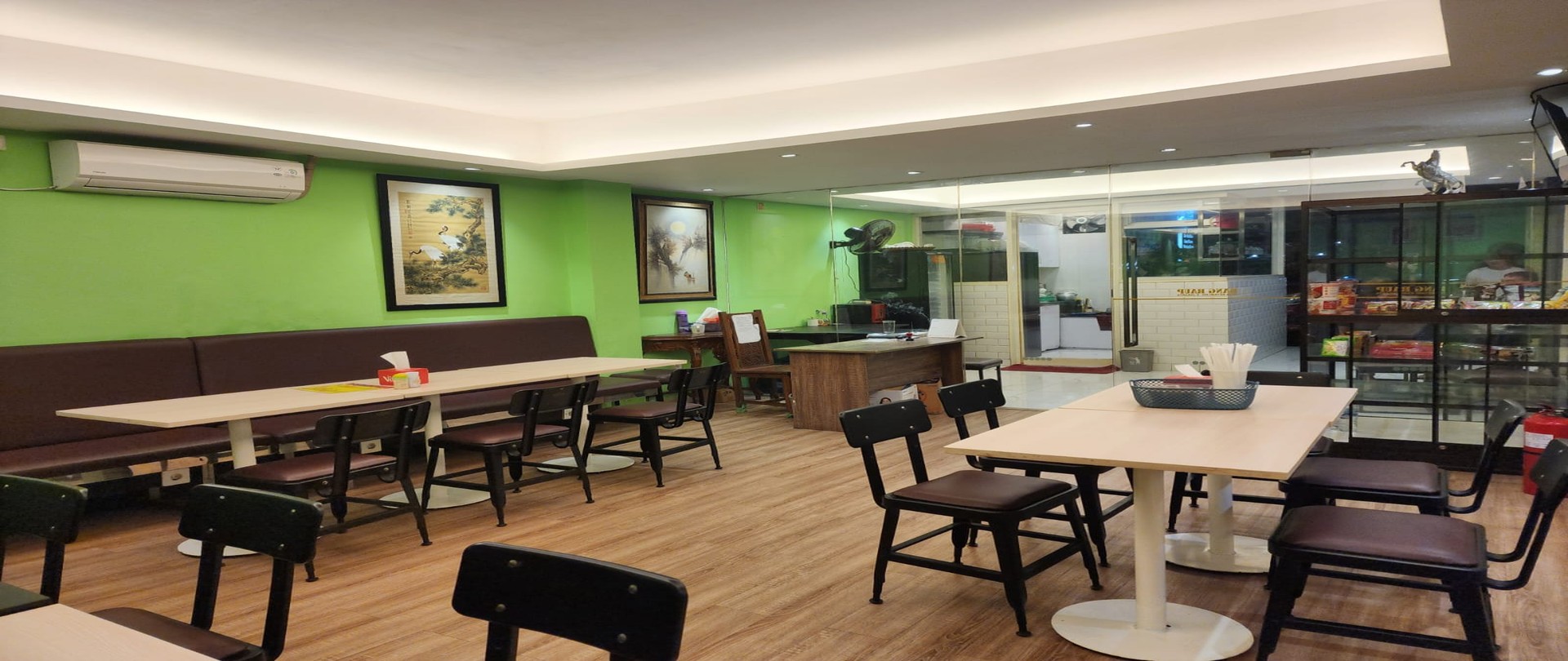Dining Area The Luxe Sudirman